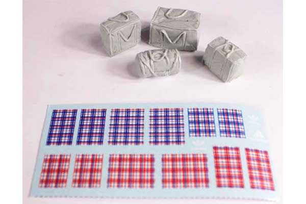 Мешки с песком для БТР-80 (личные вещи экипажа, 15 мешков, сумки, запасное колесо-резина) (DAN models 35304) 1/35