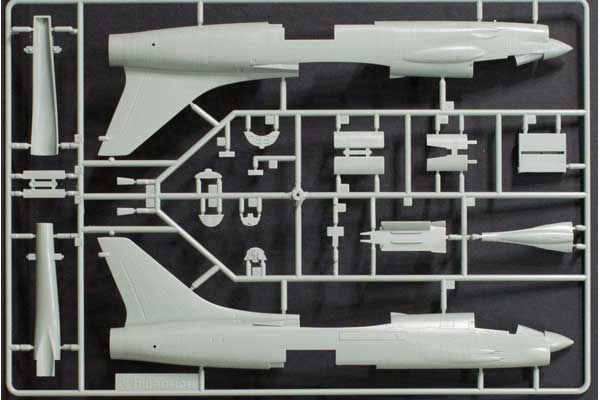 F-8E  VF-162 "The Hunters"  (Academy 12521) 1/72