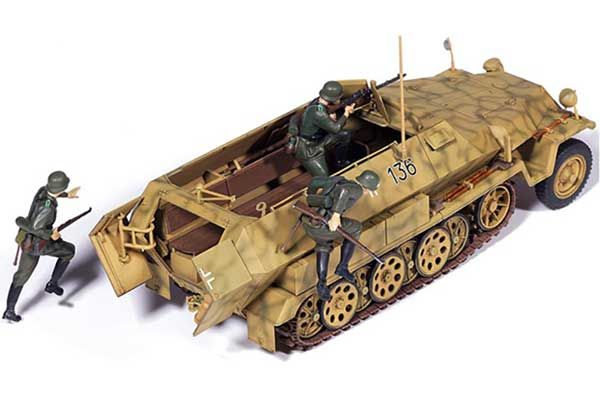 Sd.Kfz.251/1 Ausf.C (Academy 13540) 1/35