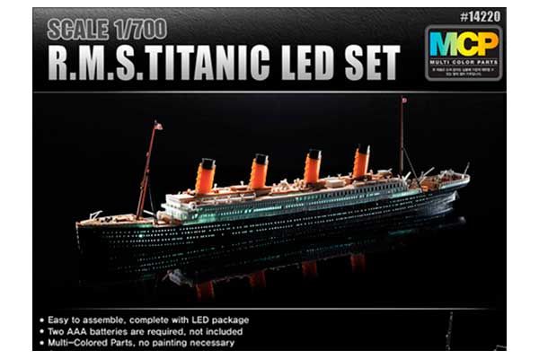 R.M.S.Titanic з набором LED підсвітки (Academy 14220) 1/700