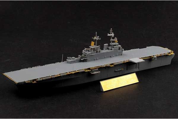 USS Boxer LHD-4 (Hobby Boss 83405) 1/700