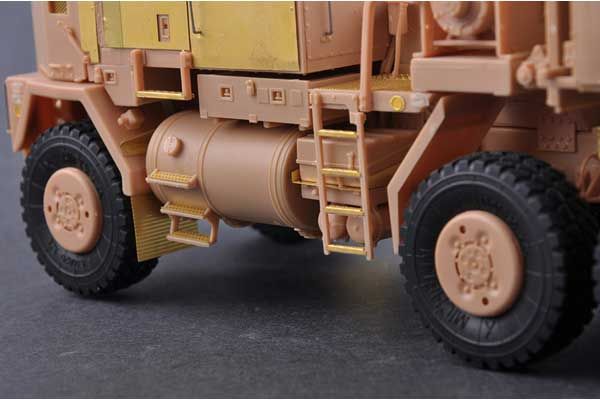 M1070 Gun Truck (Hobby Boss 85525) 1/35