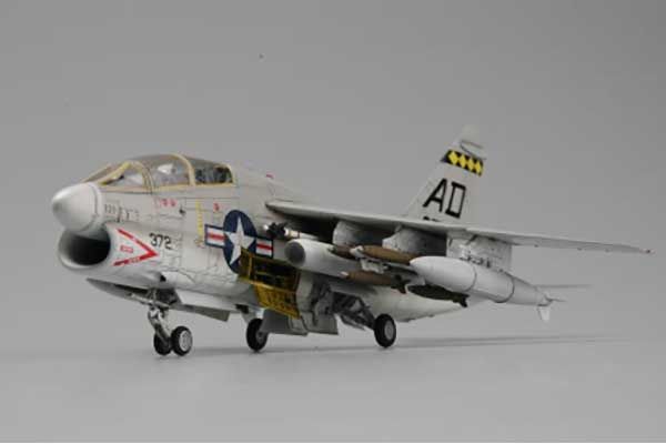 TA-7C CORSAIR II (Hobby Boss 87209) 1/72