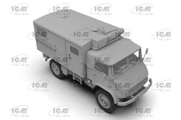 Unimog S 404 Krankenwagen (ICM 35138) 1/35