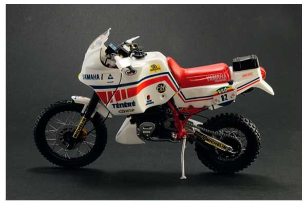 YAMAHA Ténéré 660cc Paris Dakar 1986 (Italeri 4642) 1/9