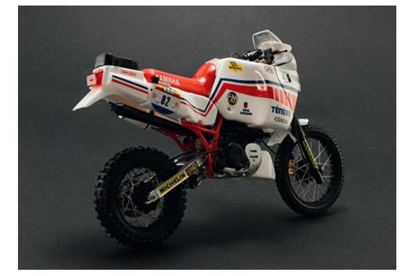 YAMAHA Ténéré 660cc Paris Dakar 1986 (Italeri 4642) 1/9