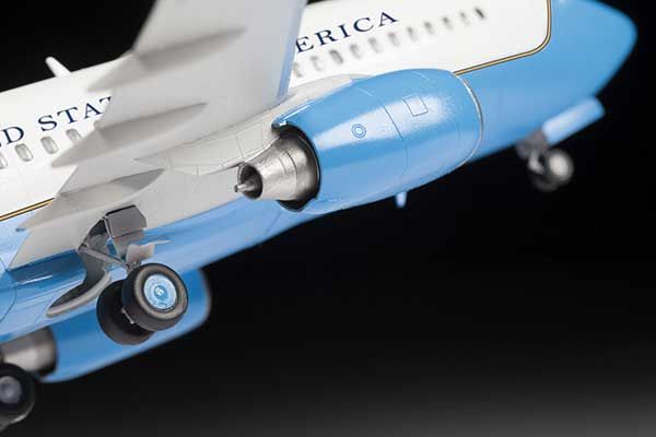 Boeing 737-700 C-40B (ZVEZDA 7027) 1/144