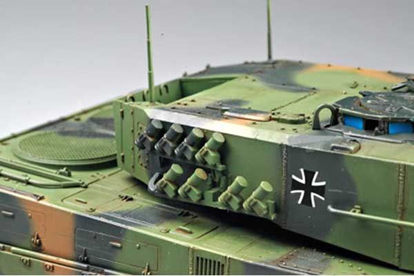 Leopard 2 A4 (Hobby Boss 82401) 1/35