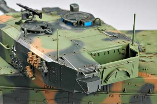 Leopard 2 A4 (Hobby Boss 82401) 1/35