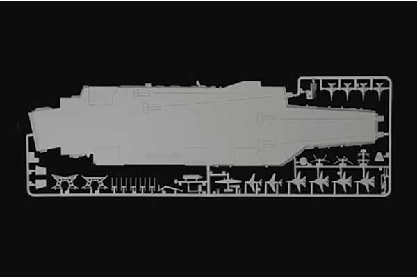 USS Kitty Hawk CV - 63 (ITALERI 5522) 1/720