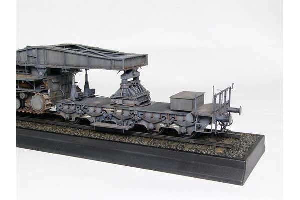 Morser Karl-Gerat 040/041 на железнодорожной платформе (Trumpeter 00209) 1/35