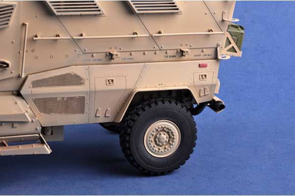 US MaxxPro MRAP (Trumpeter 00931) 1/16