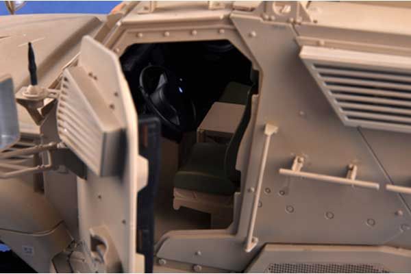 US MaxxPro MRAP (Trumpeter 00931) 1/16