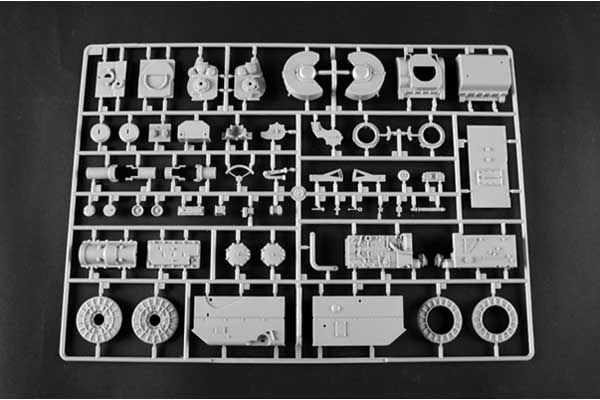 Pz.Kpfw.VI Sd.Kfz.182 Tiger II (Porsche раннего производства Fgst.Nr.280009) (Trumpeter 00948) 1/16