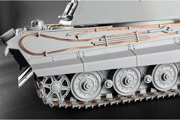 Pz.Kpfw.VI Sd.Kfz.182 Tiger II (Porsche раннего производства Fgst.Nr.280009) (Trumpeter 00948) 1/16