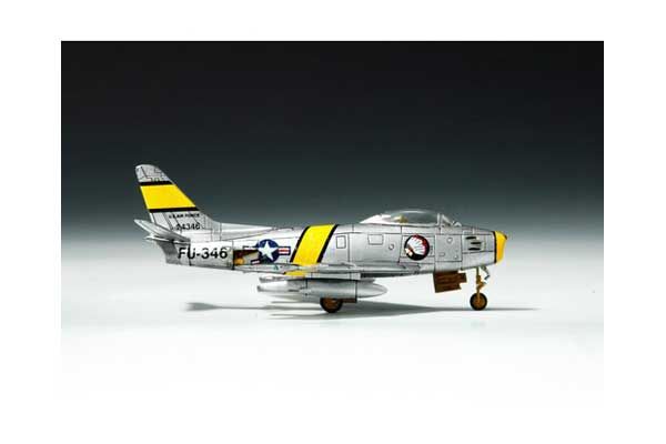 F-86F-30-NA Sabre (Trumpeter 01320) 1/144