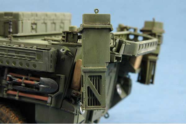 M1132 Stryker Engineer Squad Vehicle w/SMP-Surface Mine Plow/AMP  (Trumpeter 01575) 1/35