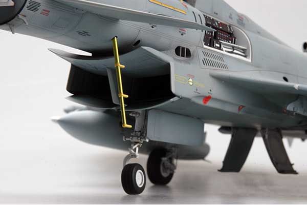 EF-2000B Eurofighter Typhoon (Trumpeter 02279) 1/32