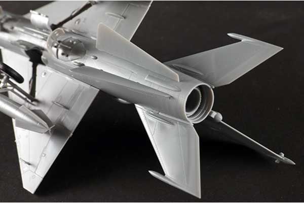 JJ-7 Trainer (Trumpeter 02824) 1/48