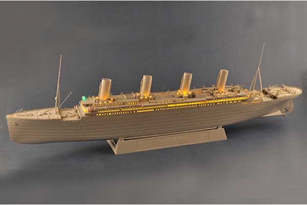 Titanic с LED-подсветкой (Trumpeter 03719) 1/200