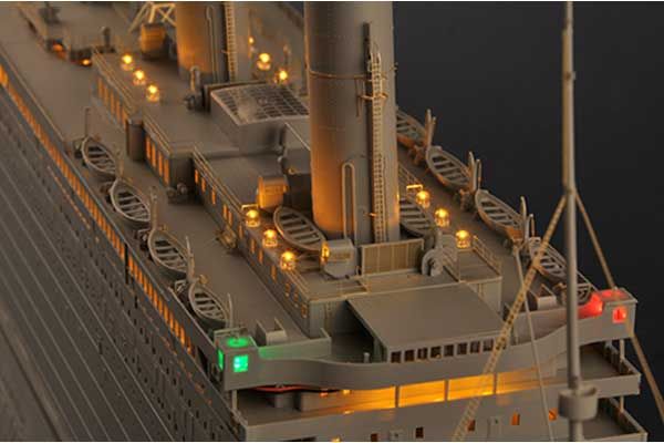 Titanic с LED-подсветкой (Trumpeter 03719) 1/200