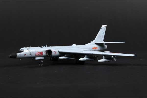 Xian H-6K (Trumpeter 03930) 1/144