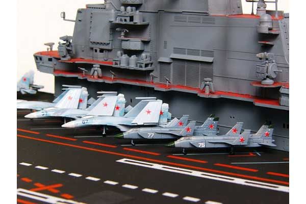 Авианосец Адмирал Кузнецов (Trumpeter 05606) 1/350