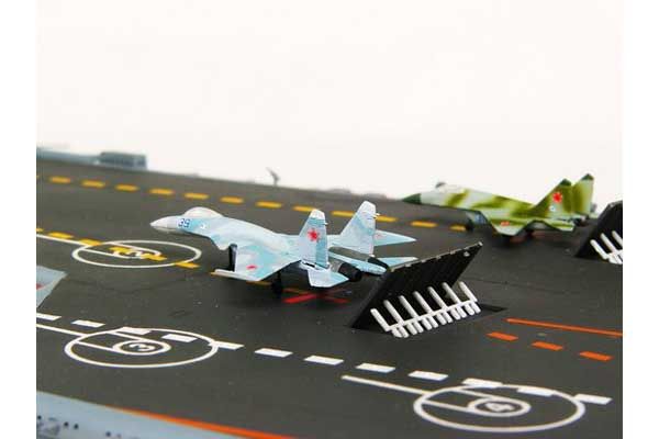 Авианосец Адмирал Кузнецов (Trumpeter 05606) 1/350