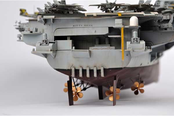USS Kitty Hawk CV-63 (Trumpeter 05619) 1/350