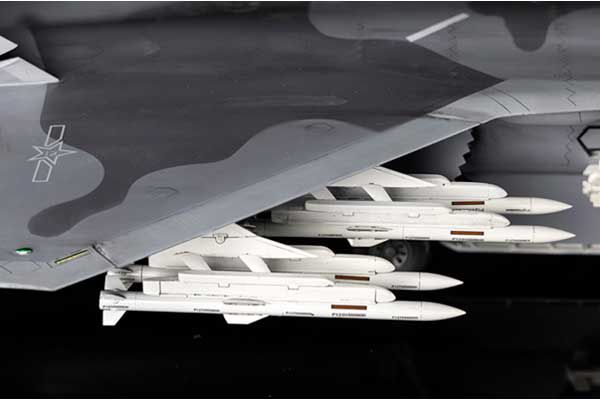 J-20 Mighty Dragon-Beast Mode (Trumpeter 05821) 1/48