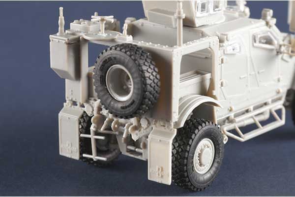 US M1240 M-ATV MRAP (Trumpeter 07413) 1/72