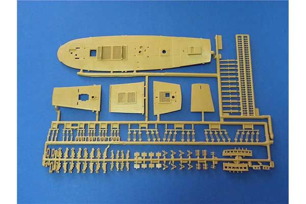 Подарунковий набір зі збірною моделлю корабля "Золота Лань" (Zvezda 9047)